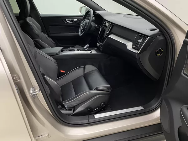 Volvo V60 CC B5 AWD BRIGHT PLUS AUT - foto 23