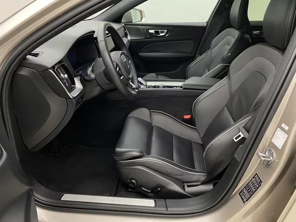 Volvo V60 CC B5 AWD BRIGHT PLUS AUT - foto 3
