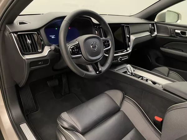 Volvo V60 CC B5 AWD BRIGHT PLUS AUT - foto 4