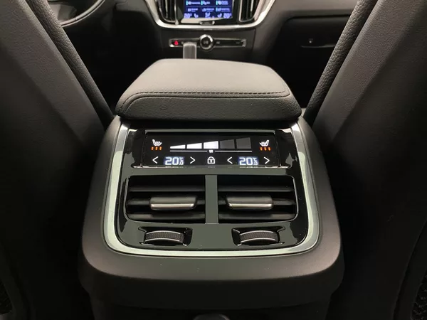 Volvo V60 CC B5 AWD MOMENTUM AUT - foto 33