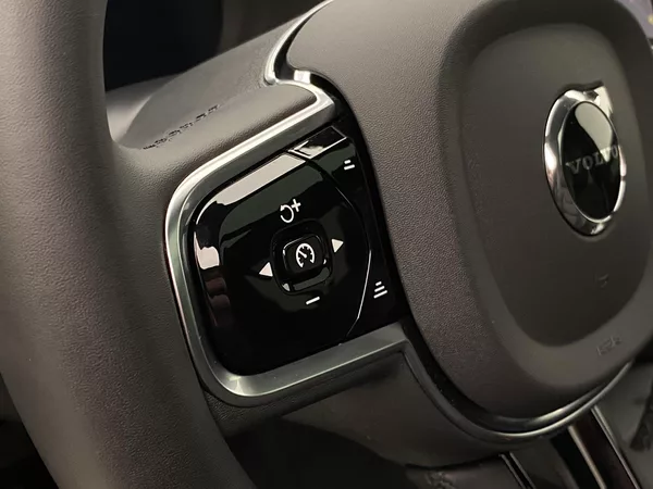 Volvo XC90 B5 AWD BLACK EDITION ULTRA 7 - foto 28