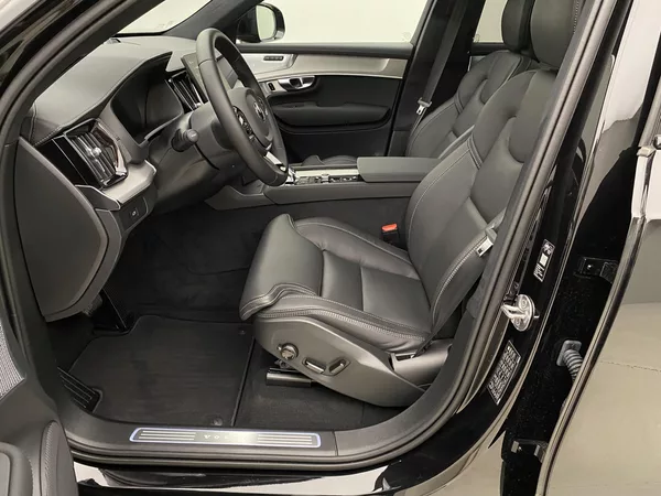 Volvo XC90 B5 AWD BLACK EDITION ULTRA 7 - foto 3