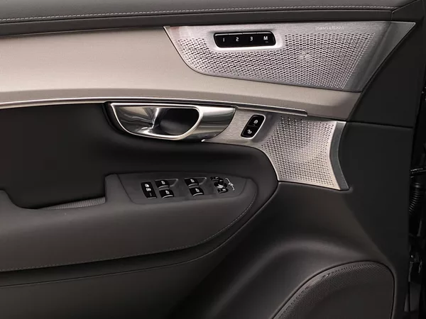 Volvo XC90 B5 AWD BLACK EDITION ULTRA 7 - foto 30
