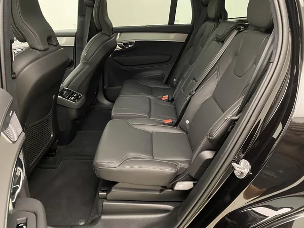 Volvo XC90 B5 AWD BLACK EDITION ULTRA 7 - foto 6