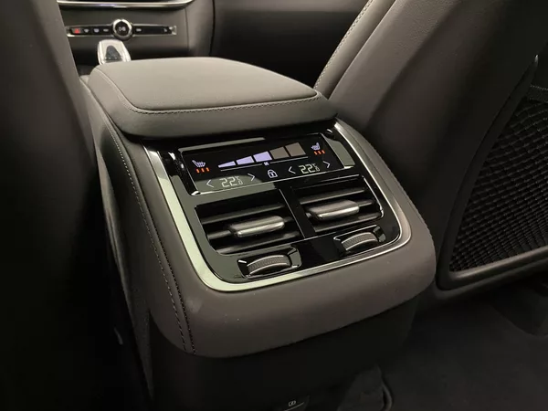 Volvo XC90 B5 AWD BLACK EDITION ULTRA 7 - foto 77