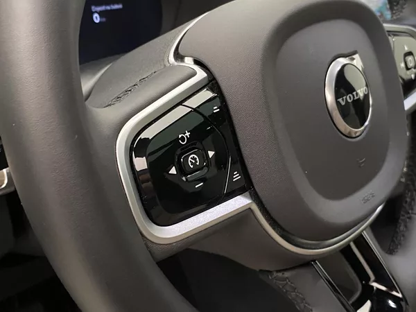 Volvo XC90 T8 AWD Plug-in DARK ULTRA - foto 30