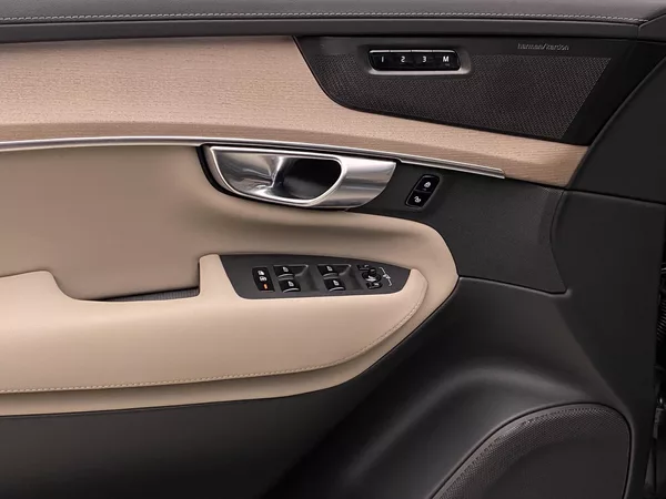 Volvo XC90 T8 AWD Plug-in DARK ULTRA - foto 32