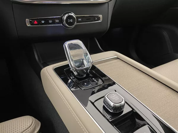 Volvo XC90 T8 AWD Plug-in DARK ULTRA - foto 44