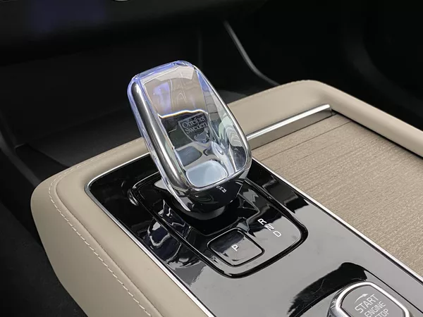 Volvo XC90 T8 AWD Plug-in DARK ULTRA - foto 45