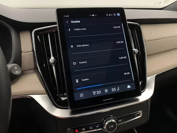 Volvo XC90 T8 AWD Plug-in DARK ULTRA - foto 71