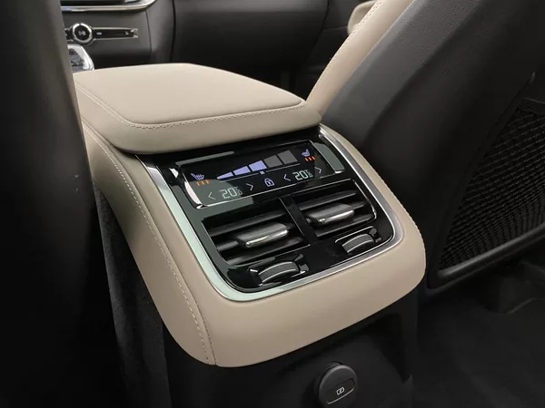Volvo XC90 T8 AWD Plug-in DARK ULTRA - foto 74