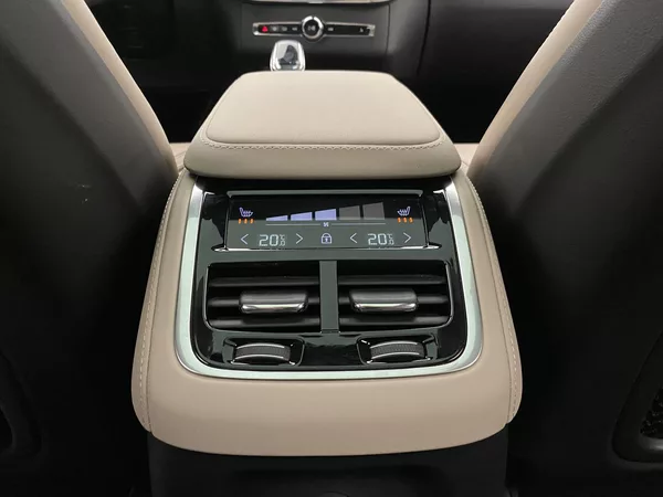 Volvo XC90 T8 AWD Plug-in DARK ULTRA - foto 75