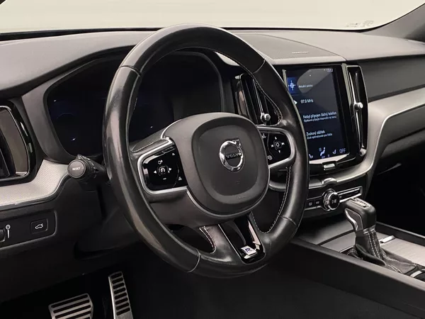 Volvo XC60 T5 AWD R-DESIGN AUT CZ - foto 18