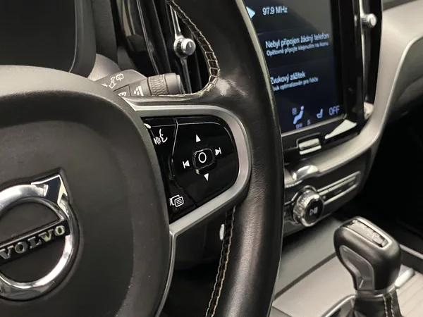 Volvo XC60 T5 AWD R-DESIGN AUT CZ - foto 20