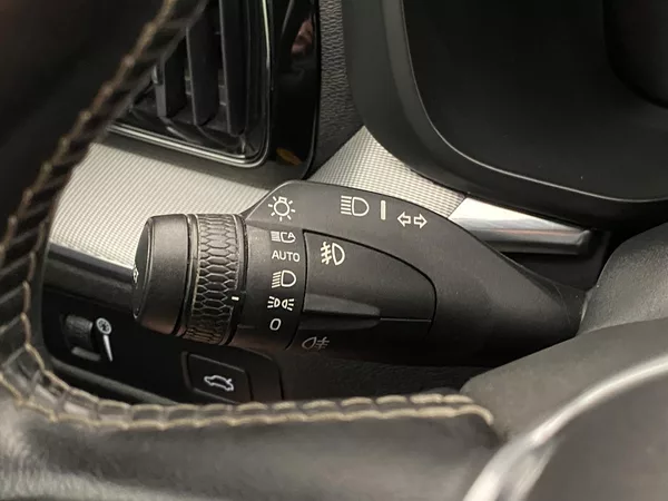 Volvo XC60 T5 AWD R-DESIGN AUT CZ - foto 21
