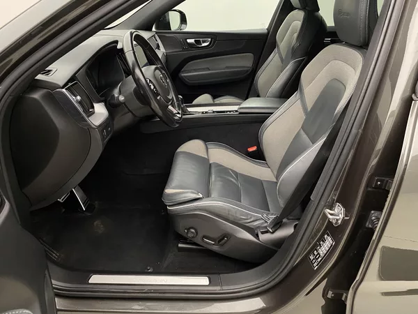 Volvo XC60 T5 AWD R-DESIGN AUT CZ - foto 3