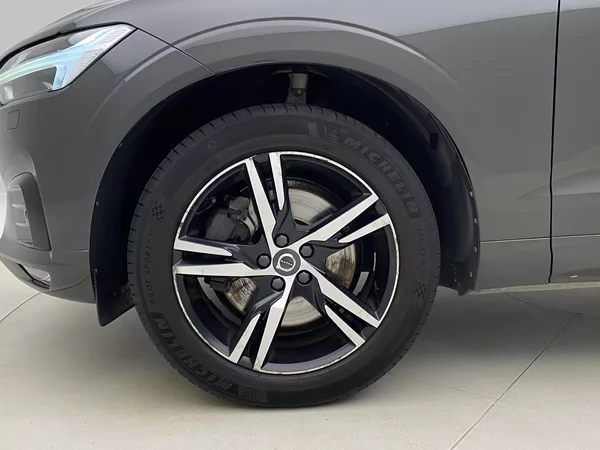 Volvo XC60 T5 AWD R-DESIGN AUT CZ - foto 34