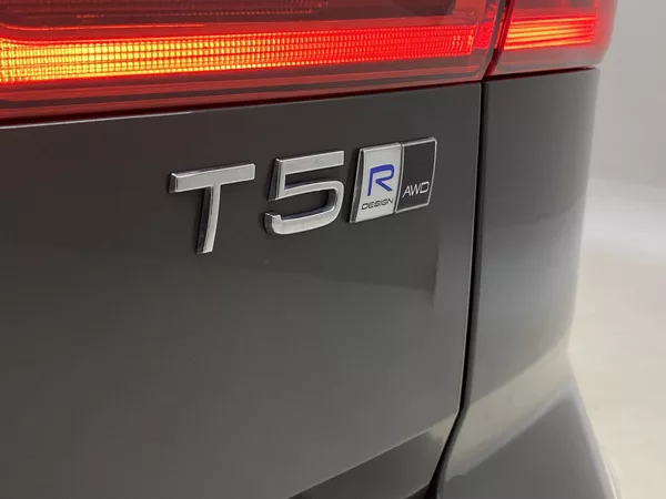 Volvo XC60 T5 AWD R-DESIGN AUT CZ - foto 35