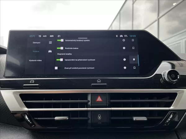 Citroën C4 MAX EAT8 1,2 - foto 17