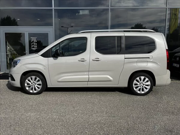 Opel Combo 1,2 LIFE XL EAT8 - foto 4