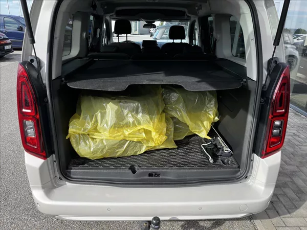 Opel Combo 1,2 LIFE XL EAT8 - foto 6