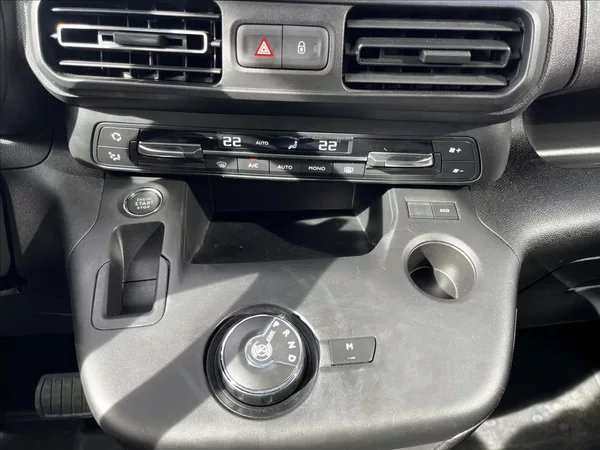 Opel Combo 1,2 LIFE XL EAT8 - foto 9