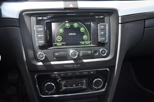 Škoda Superb II 2.0TDi 103kW KOMBI Panorama - foto 12