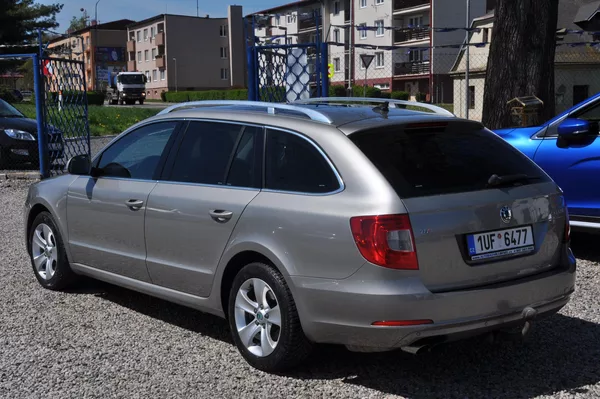 Škoda Superb II 2.0TDi 103kW KOMBI Panorama - foto 4