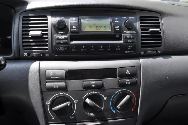Toyota Corolla 1.4D-4D 66kW KOMBI Automat - foto 12