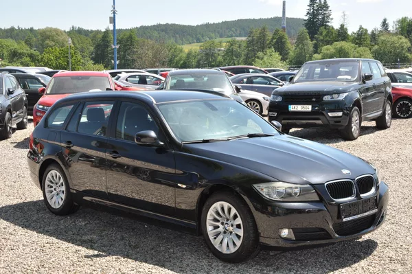 BMW Řada 3 318d 105kW KOMBI - foto 2