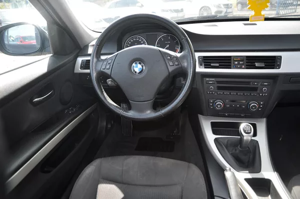 BMW Řada 3 318d 105kW KOMBI - foto 5