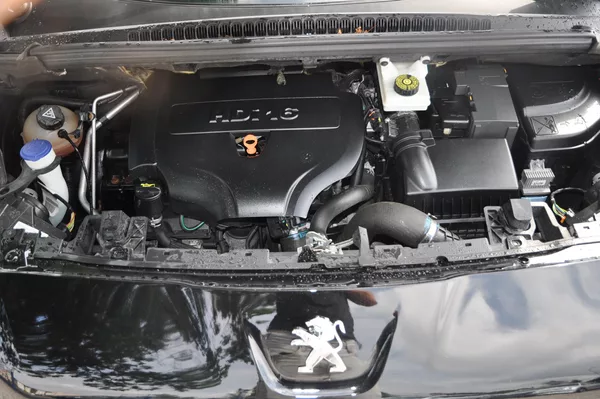 Peugeot 5008 2.0HDi 110kW PANORAMA - foto 10