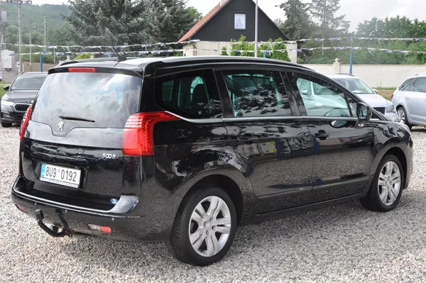 Peugeot 5008 2.0HDi 110kW PANORAMA - foto 3