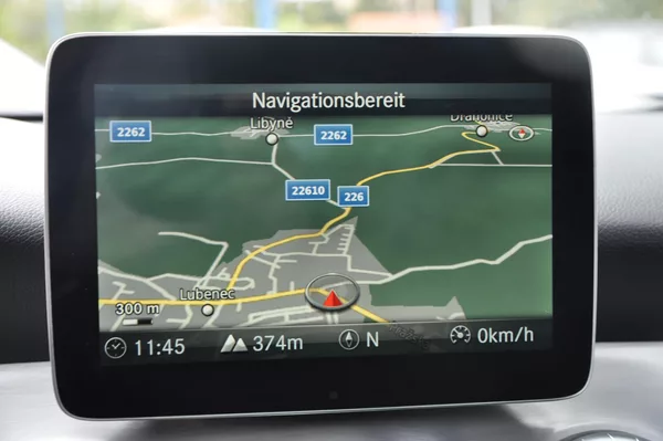 Mercedes-Benz CLA 180 90kW AMG - line - foto 14