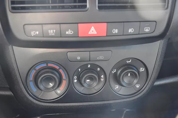 Fiat Dobló 1.3JTD 66kW 5.míst - foto 10