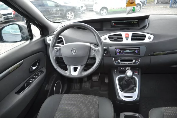 Renault Scénic 1.6i 16V 81kW - foto 5