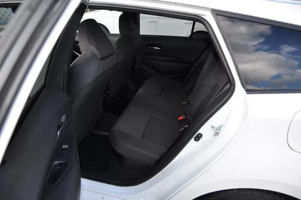 Toyota Corolla 1.8 Hybrid 72kW KOMBI - foto 7