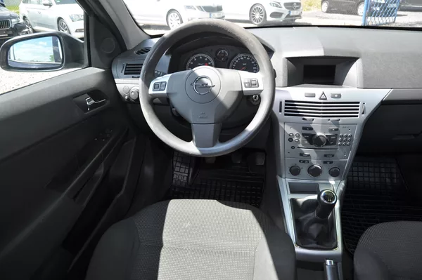 Opel Astra 1.4i 66kW KOMBI - foto 5
