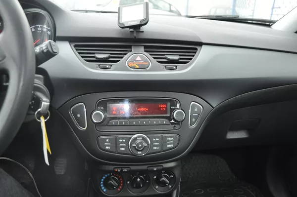 Opel Corsa 1.2i 51kW - foto 10
