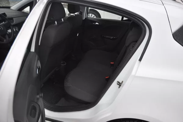 Opel Corsa 1.2i 51kW - foto 7