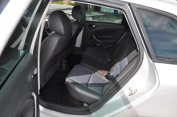 Seat Ibiza 1.2TSi 66kW KOMBI Style CONNEC - foto 7