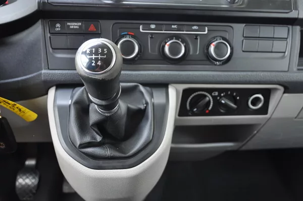 Volkswagen Transporter 2.0TDi 75kW 5.míst - foto 12