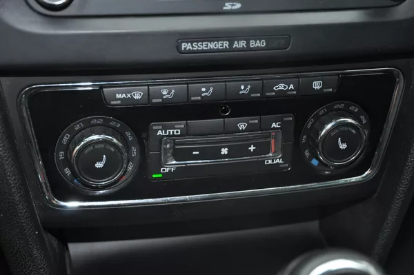 Škoda Superb II 2.0TDi 103kW KOMBI Elegance - foto 16