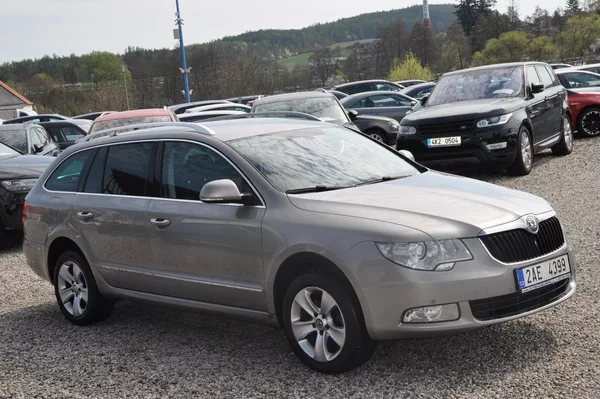 Škoda Superb II 2.0TDi 103kW KOMBI Elegance - foto 2