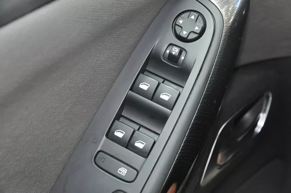 Citroën Grand C4 Picasso 1.6HDi 88kW Exclusive Automat - foto 21