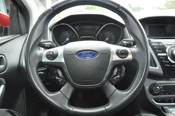 Ford Focus 1.6i 110kW Titanium - foto 11