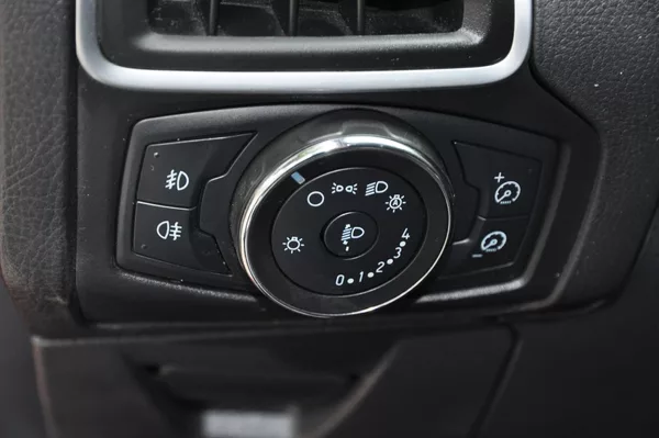 Ford Focus 1.6i 110kW Titanium - foto 15