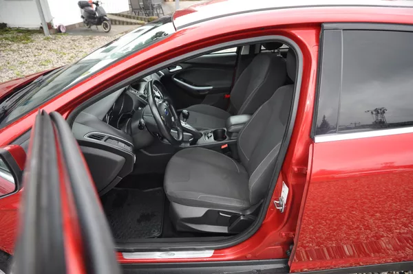Ford Focus 1.6i 110kW Titanium - foto 6