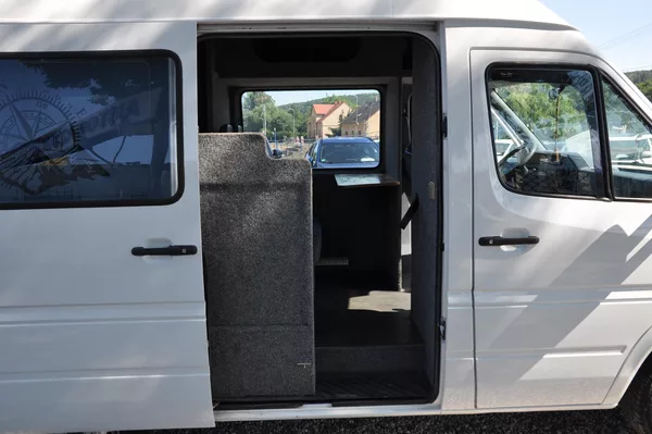 Mercedes-Benz Sprinter 212D 2.9 90kW OBYTNÁ VESTAVBA - foto 7