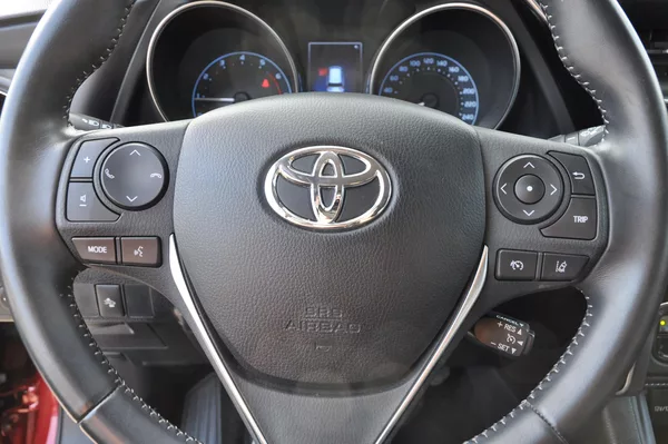 Toyota Auris 1.2i Turbo 85kW KOMBI - foto 10